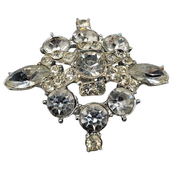 Vintage Snowflake Rhinestone Brooch Silver Tone Setting Clear Glass - Picture 11 of 12